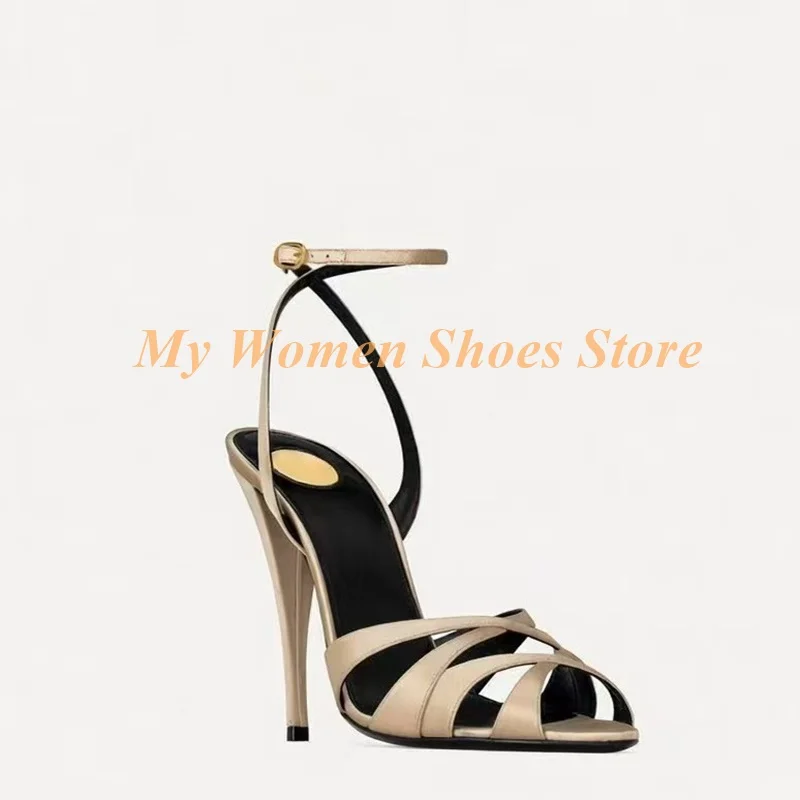 Cross-strap open-toe sandalen  - Crossfit Outfit recensie en prijs